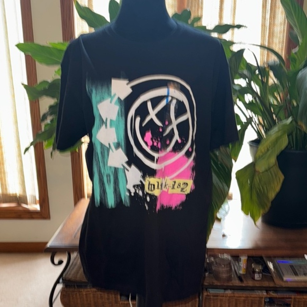 Black Graphic Tee by